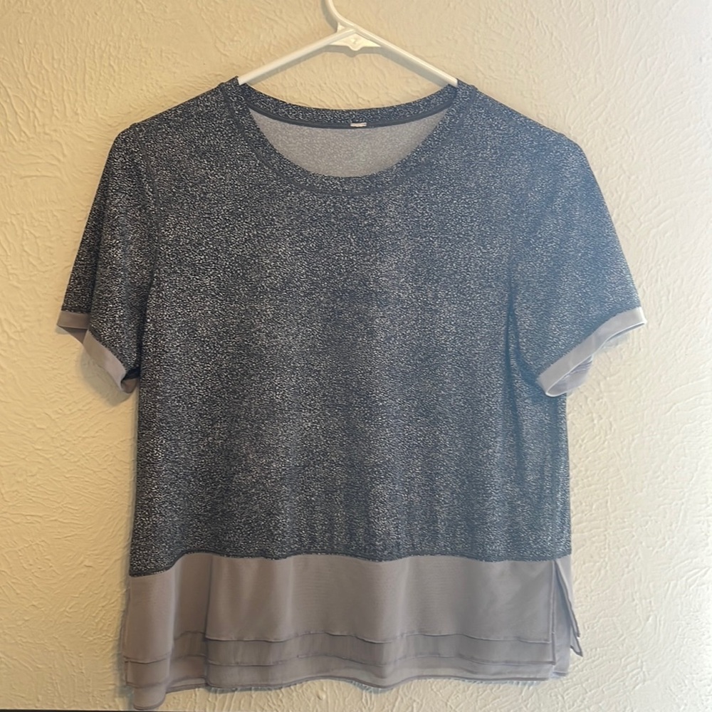 Lululemon exercise top - Sun blocker